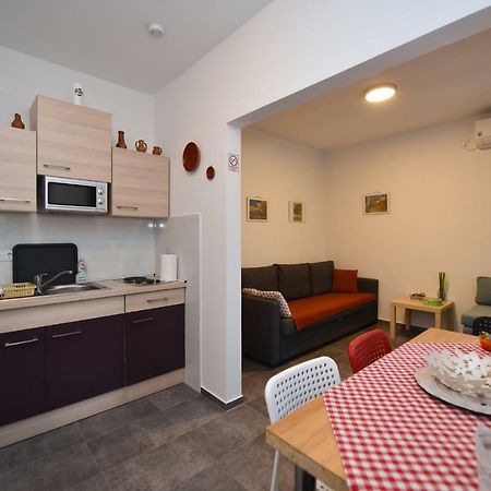 Apartments Enya Novalja Extérieur photo