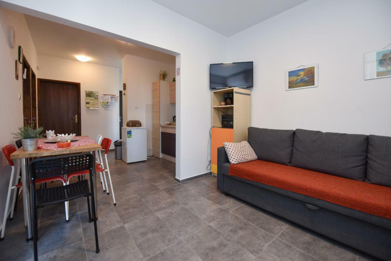 Apartments Enya Novalja Extérieur photo