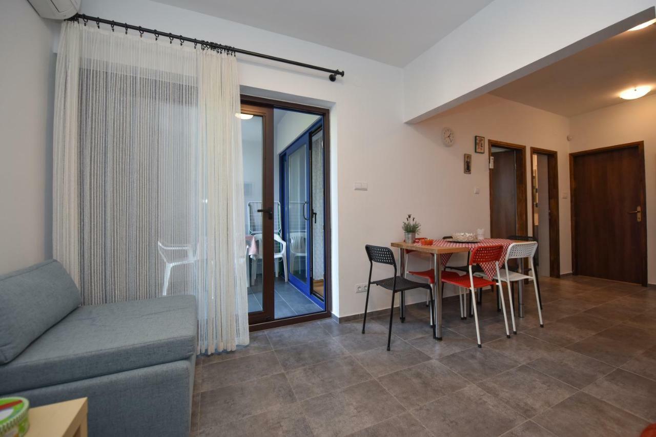 Apartments Enya Novalja Extérieur photo