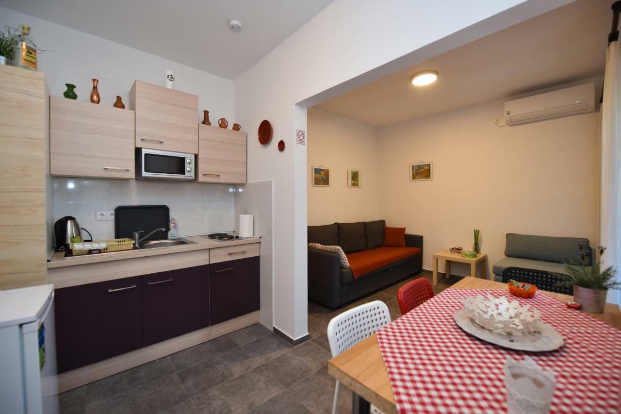 Apartments Enya Novalja Extérieur photo